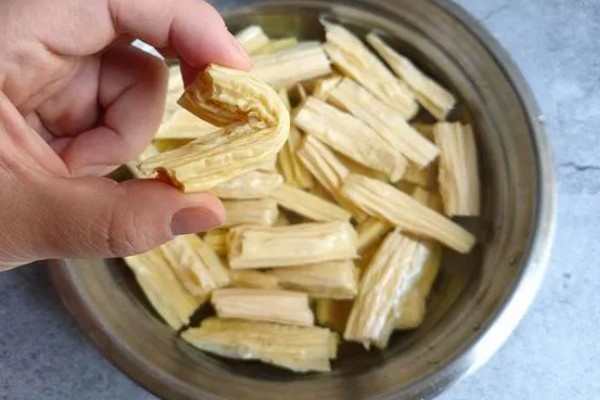 腐竹怎么泡发，要用温水泡发