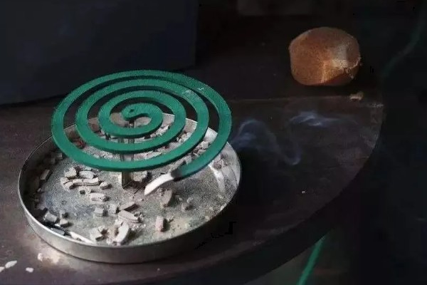 杀虫剂能不能杀死蜘蛛，杀虫喷剂里面的成分会让蜘蛛麻痹或死亡