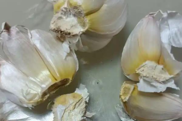 大蒜的保存方法，可冰箱冷藏、食盐腌制等