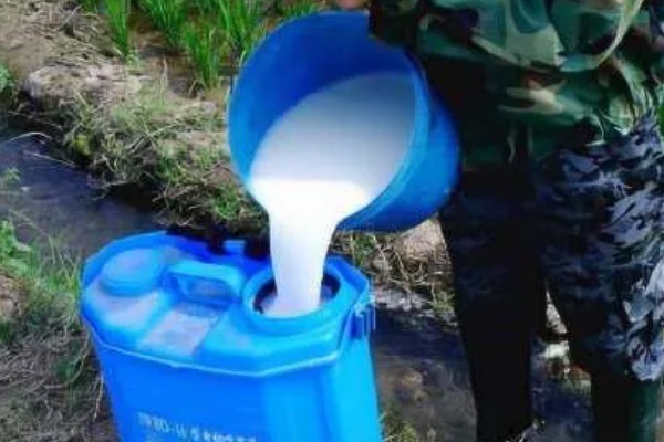 生物农药的施用注意事项,主要有以下四看