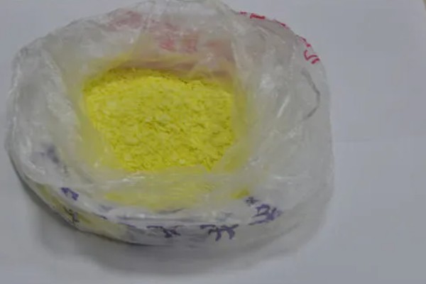 如何防止灯光招飞虫，可以在室内放一盆薰衣草
