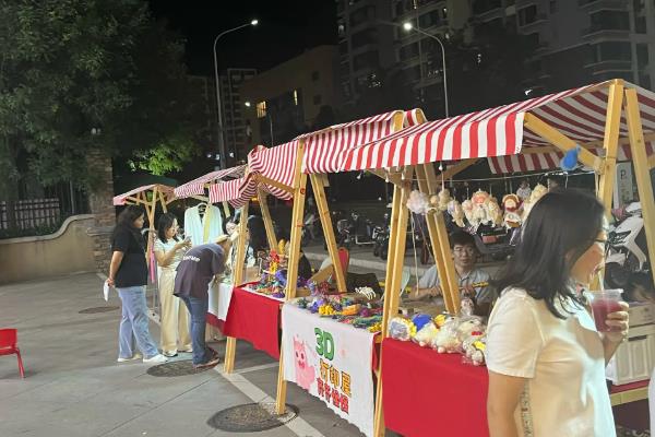 夏天摆地摊几点出摊合适,下午6点至晚上10点半