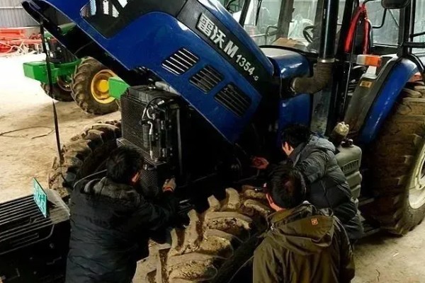 拖拉机空气滤清器如何保养,根据作业时间和条件及时清洗滤网