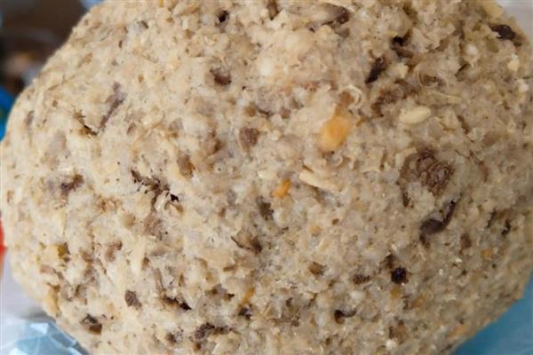 春季钓鱼用哪种味型的饵料打窝，中期和末期使用甜味或酸味饵料