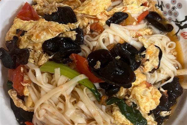 农村小年吃哪些传统食物,包含关东糖、饺子、年粽等种类