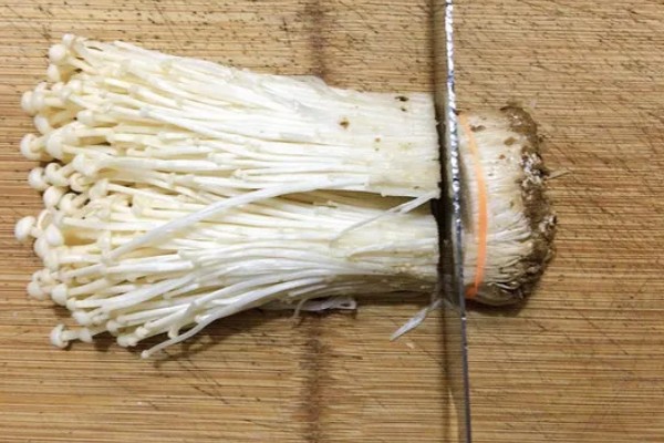 金针菇的种植方法,培养室的温度保持在20-25℃左右