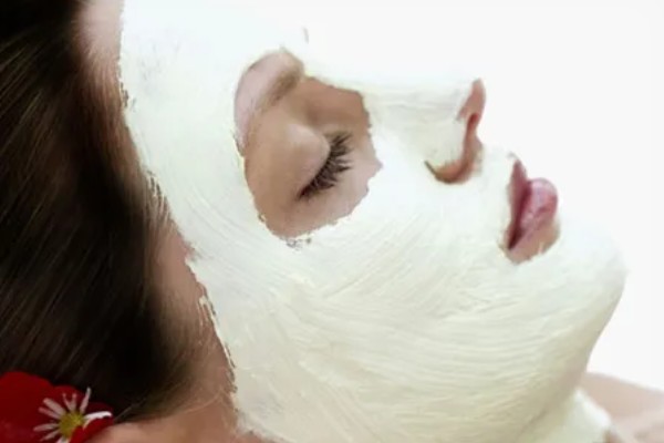 怎么用蛋清和蜂蜜做面膜,把蛋清和蜂蜜调匀即可