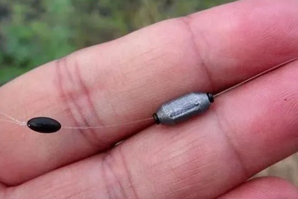 用蚯蚓钓鱼如何防止小鱼闹窝,打素窝、钓深水等方式很有效